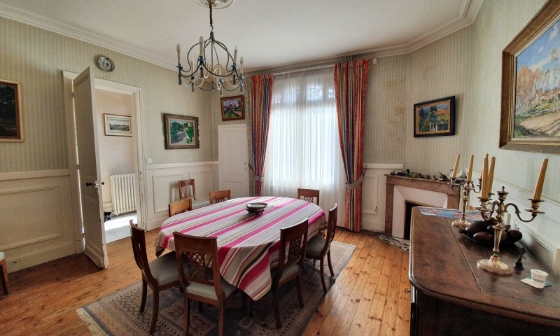 MAISON DE CHARME AU COEUR DE LA VILLE DE SAUJON